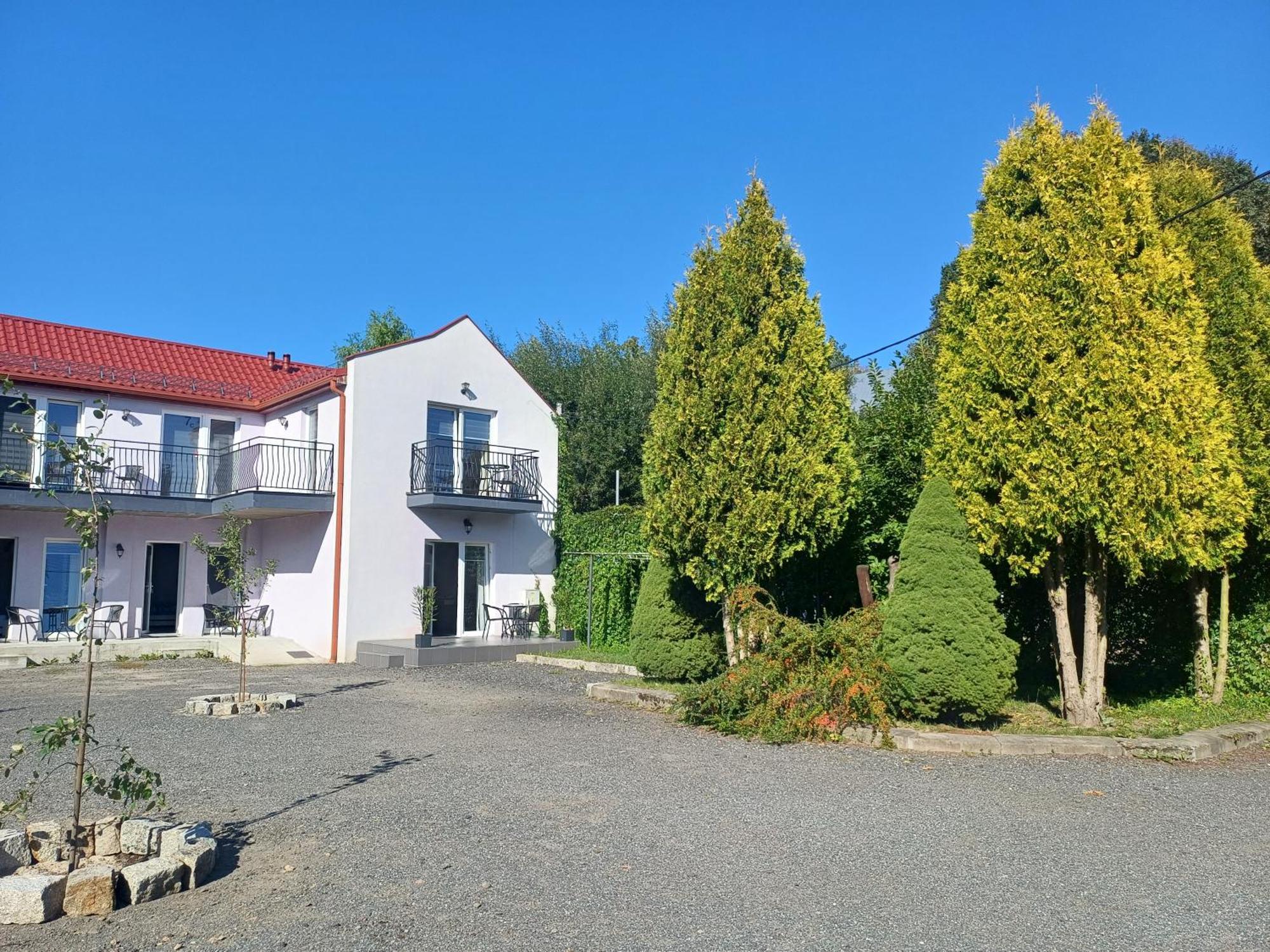 Gosciniec Solan Hotel Jeleniow Exterior photo